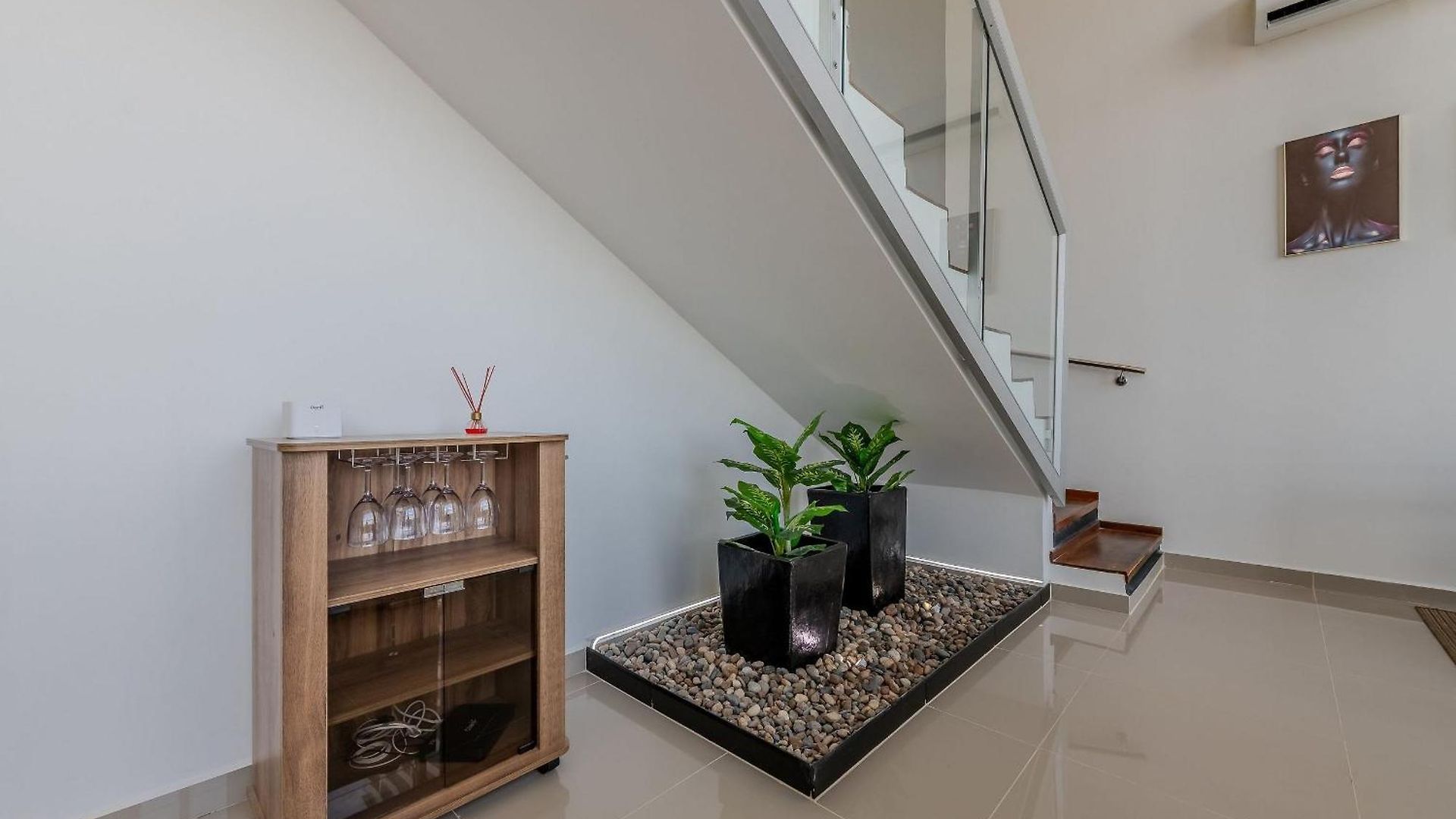 Modern 3br Duplex Apt. Great View And Location