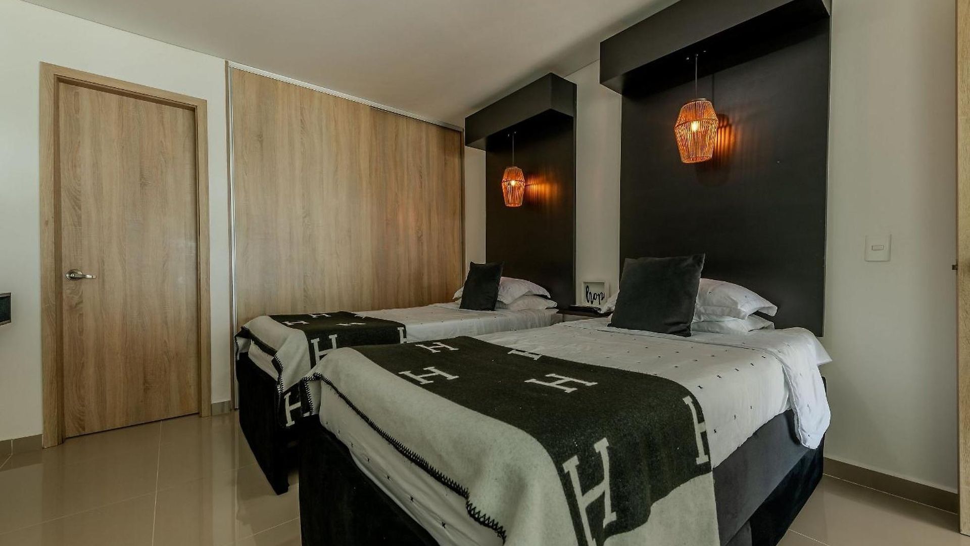 Apartment Modern 3br Duplex Apt. Great View And Location