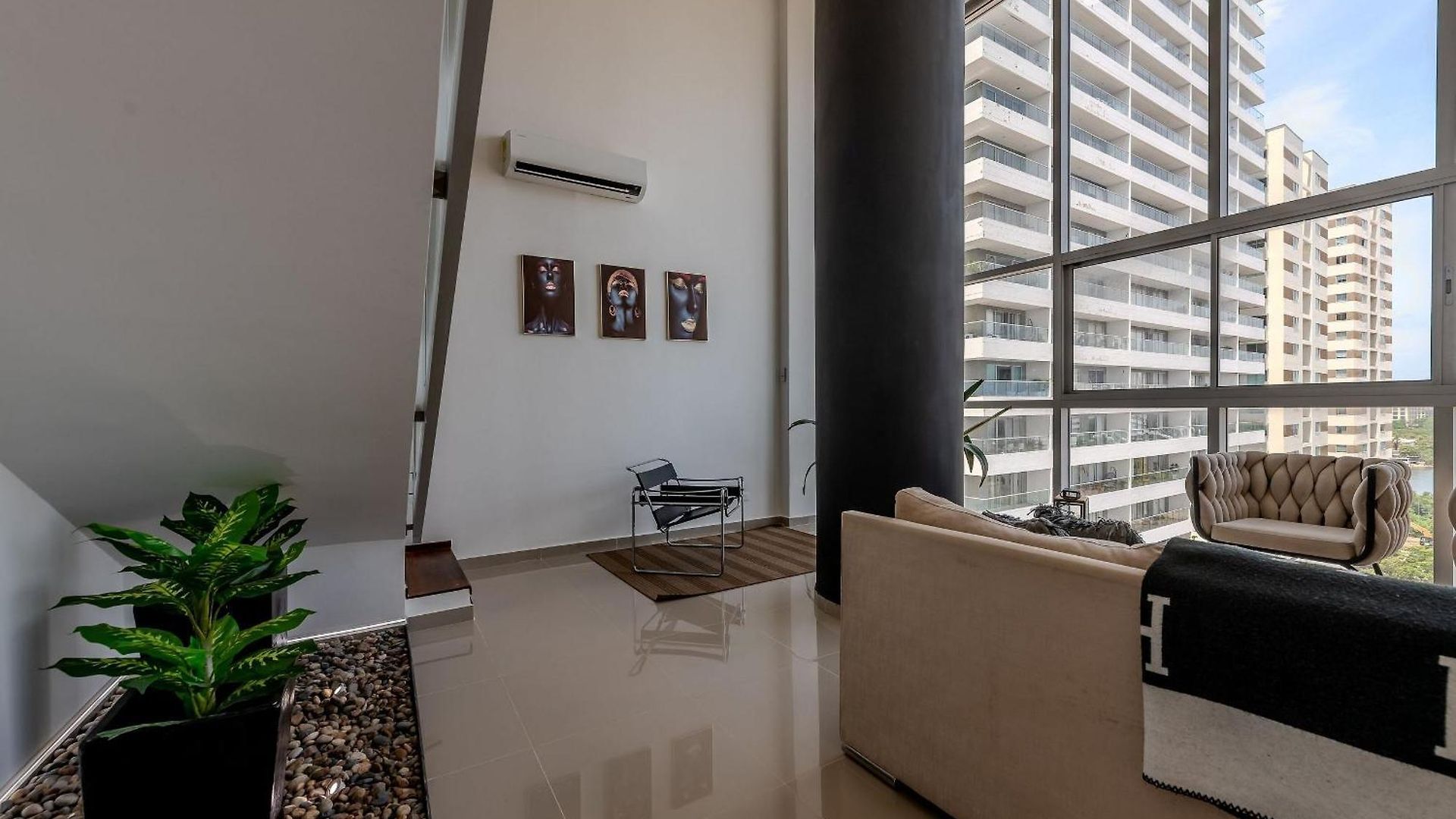 Modern 3br Duplex Apt. Great View And Location *